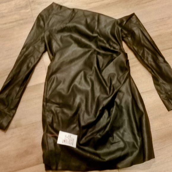 ASOS OFF SHOULDER FAUX LEATHER MINI DRESS WITH SIDE SPLIT  US 10 **NWT** - Picture 2 of 5